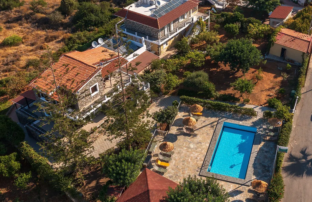 Medusa Villa-1